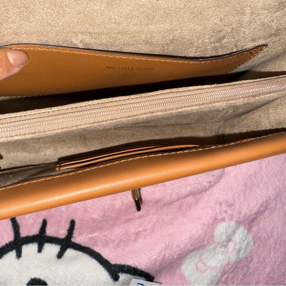 Michael Kors Greenwich Bag - Picture 5 of 5